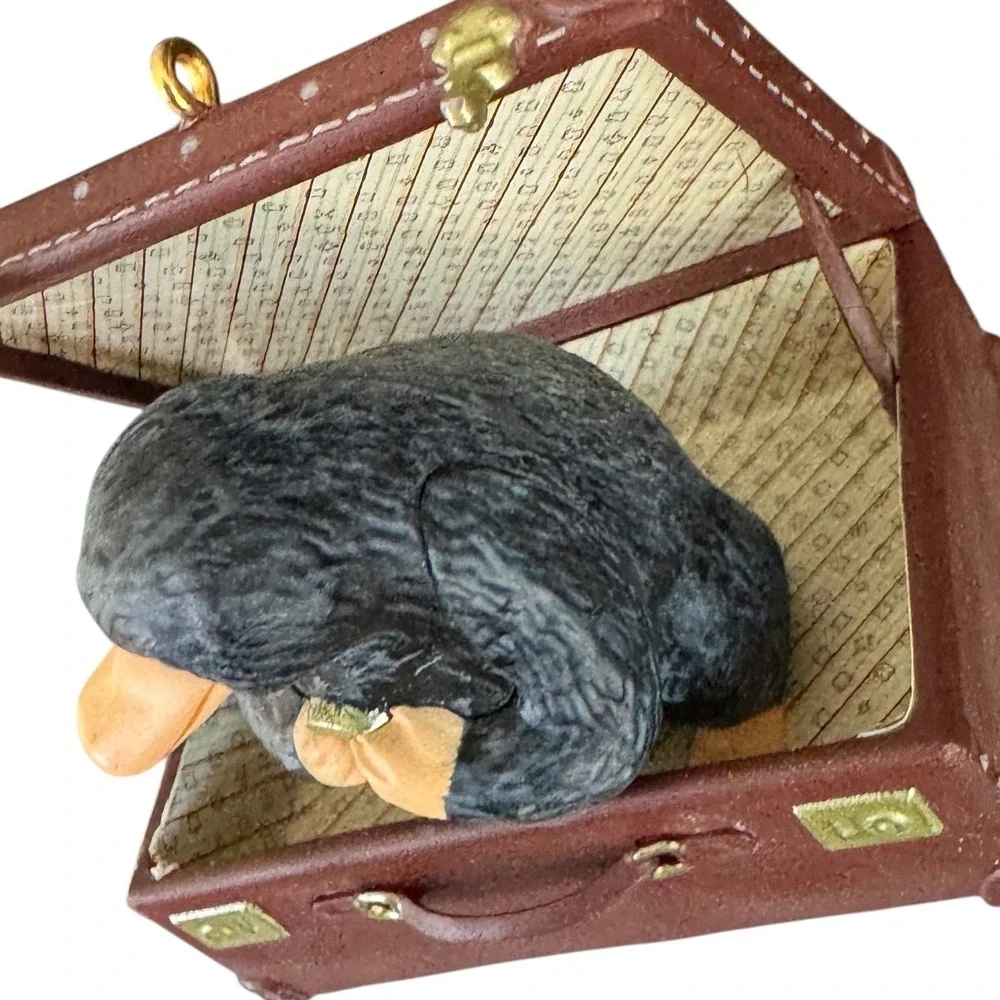 Hallmark Keepsake 2018 Fantastic Beasts Newt Scamander Niffler Ornament
